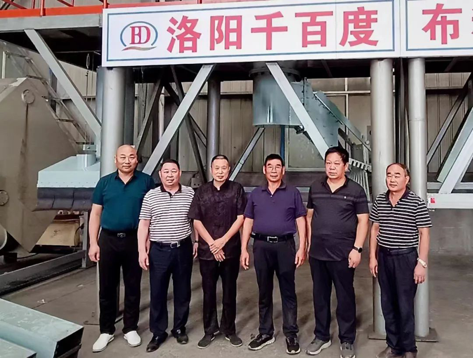 聽需求解難題 凝合力謀發(fā)展 鈣粉中心“專家智庫(kù)”委員會(huì)走進(jìn)洛陽千百度窯爐